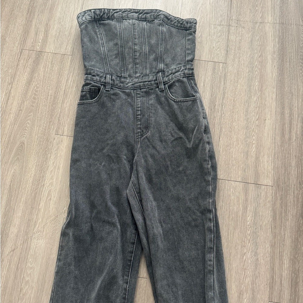 PrettyLittleThing strapless Gray jumpsuit